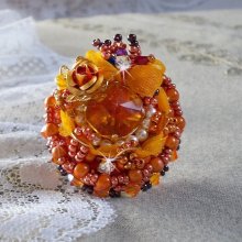 Les Rêves d'Acapulco ring broderet med Swarovski krystaller, Miyuki frøperler, glas og perler i en Chic Boho Ethnic stil